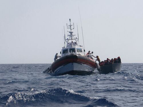 Bomba sanitaria, italiani in pericolo. Francesco Lollobrigida sbotta su migranti e Covid: blocco navale