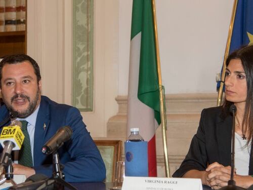 La Raggi dà la colpa a Salvini