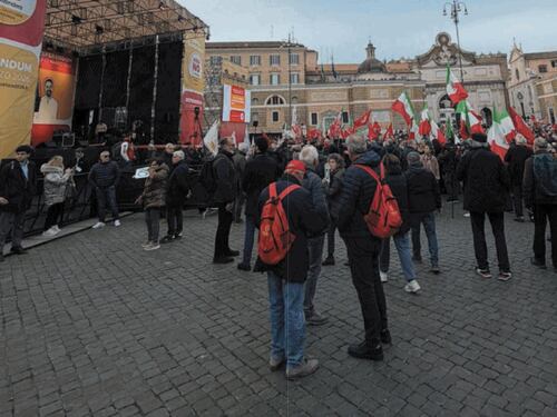 Referendum, la piccola ammucchiata per il No alla riforma: piazza semi-vuota