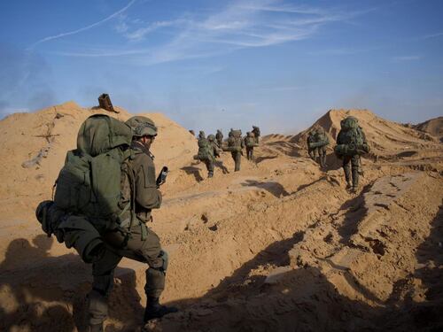 Israele, raid e operazione di terra a Rafah: nuova escalation