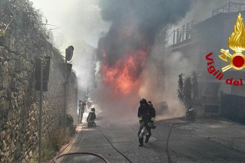 Ariccia, esplode un'autocisterna piena di gasolio. Paura e case evacuate