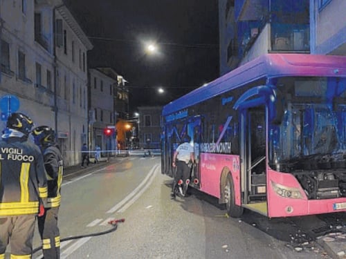 Incidenti a Mestre, Venezia blocca tutti i bus elettrici: fermati i mezzi “La Linea”