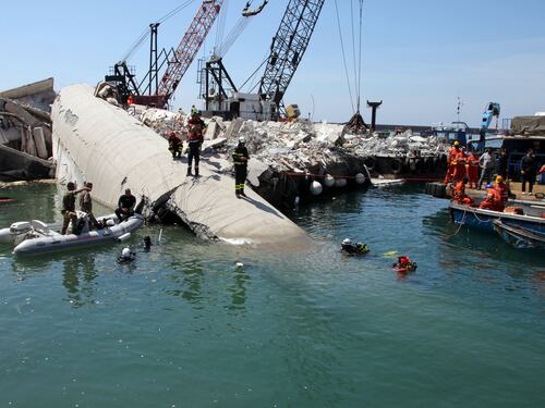Genova, continuano le ricerche dei due scomparsi