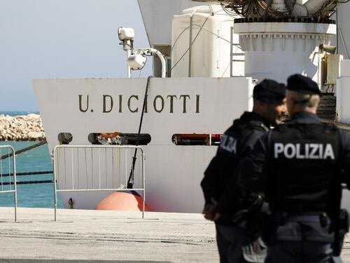 Diciotti, vietato parlare dei risarcimenti ai migranti: il Csm chiede il bavaglio a giornali e politici