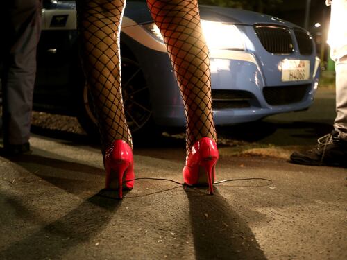 Il Fisco regolarizza la prostituzione, spunta il codice Ateco che prevede i "servizi sessuali"