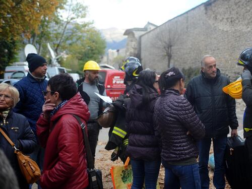 Terremoto, 90 scosse nella notte. E il maltempo spazza via le tende