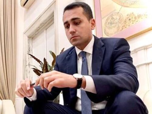 Coronavirus, le mascherine arrivano dalla Cina. Così l'annuncia Di Maio