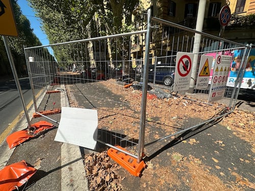 Tre cantieri insieme, Prati nel caos. I residenti: "Sparite centinaia di parcheggi"