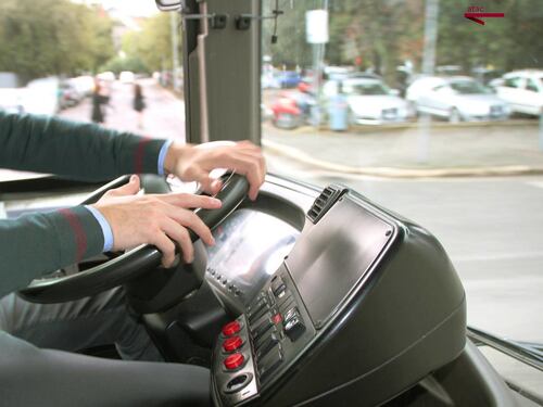 Nigeriano senza mascherina crea il panico sull'autobus