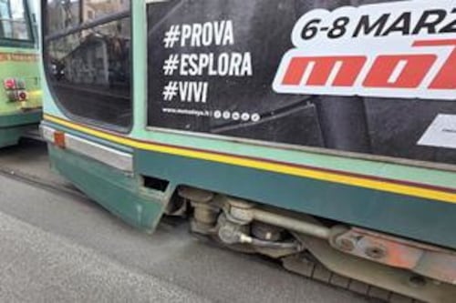 Prenestina, scontro tra due tram: 10 passeggeri feriti. Aperta inchiesta