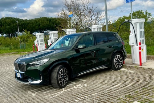 Su e giù per l'Italia con l'elettrico Bmw