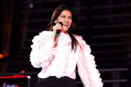 Spray al peperoncino in sala, Elisa interrompe il concerto