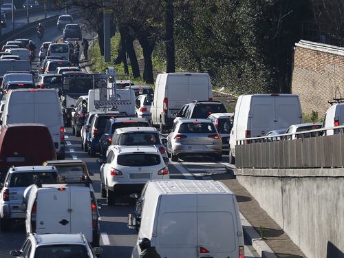 Traffico, Roma meglio solo di Bogotà. La ricetta del Campidoglio? Più Ztl e strisce blu