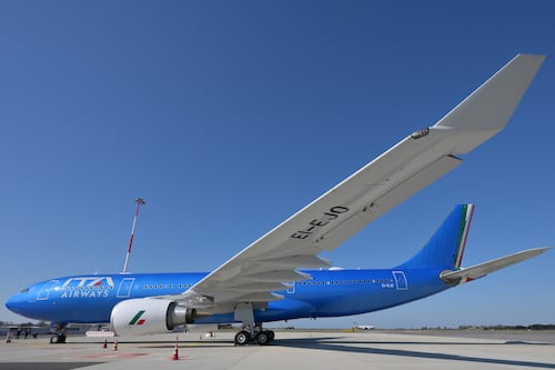 New York, Airbus Ita si trancia l'ala colpendo la coda di un aereo Delta