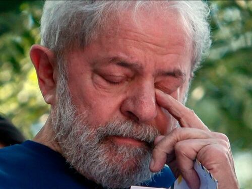 Lula si consegna alla polizia. Per lui prima notte in carcere