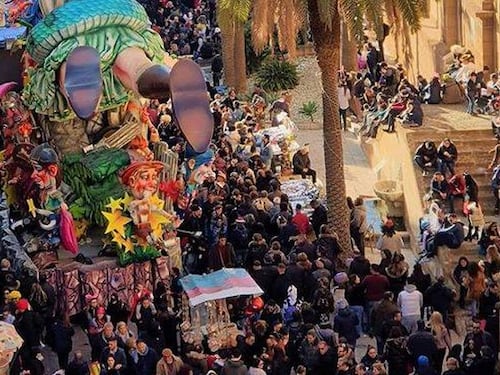 Bimbo precipita dal carro e muore: tragedia al Carnevale di Sciacca