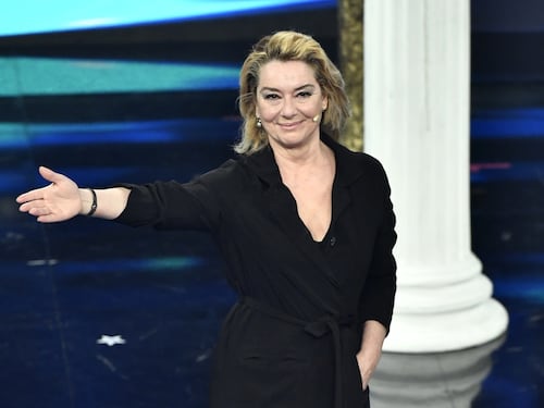 Monica Guerritore controcorrente: "Ristori ai teatri ma solo se creano lavoro"
