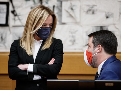 Matteo Salvini vince il primo round sui referendum e tenta di riunire il centrodestra. Fratelli d'Italia lo gela