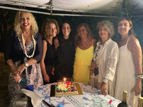 Party a sorpresa tra i mirti in fiore per Francesca Vecchioni