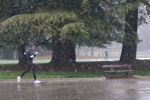 Ma quale estate, riecco la neve. Allerta arancione per il weekend: freddo intenso e nevicate