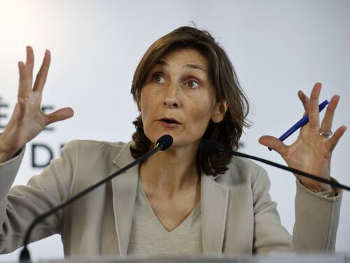 Francia, un ciclone travolge subito la neo ministra dell’Istruzione