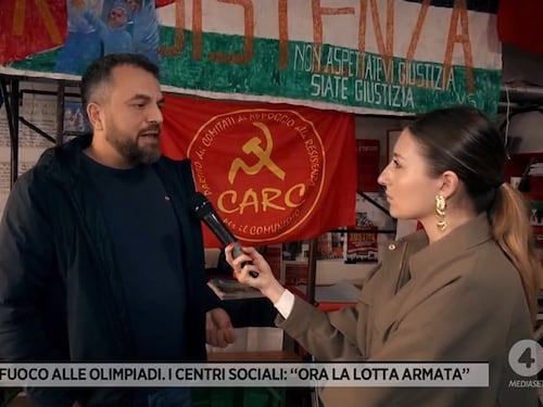 Fuori dal coro, compagni allo scoperto: "Prendere il Paese con ogni mezzo"