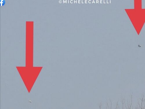 Due Ufo nel cielo di Ostia, il fotografo mette le foto sui social: "Mai visto niente del genere"