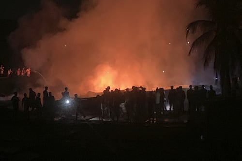 Bangladesh, scoppio in un deposito di container. Strage e morti al porto di Chittagong