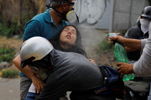 Venezuela, Maduro annuncia una nuova Costituzione. Cortei e scontri: è un golpe