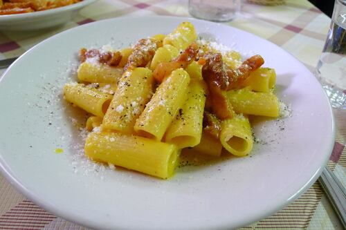 La pasta alla carbonara dell’Università di Lipsia è un autentico disastro. Scatta la rivolta social