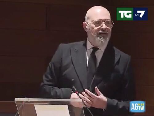 Bonaccini, lapsus clamoroso: “Ho incontrato Vannacci”. Meloni se la ride