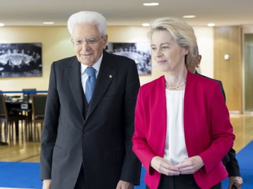 Von der Leyen promuove Mattarella: "Riferimento per i giovani europei"