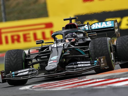 Hamilton strapazza tutti in Ungheria. Ferrari doppiate