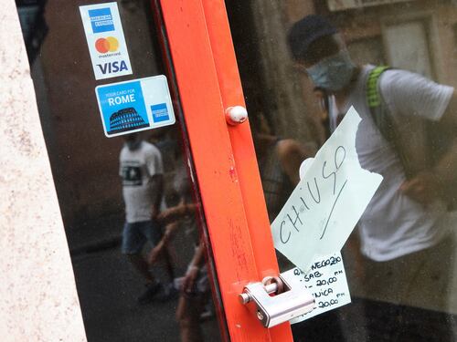 Chiuderanno la metà dei negozi, non servono 5.000 monopattini