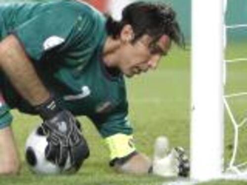 Buffon: "Il menisco è rotto Gioco finchè posso"
