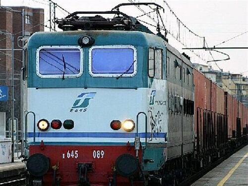 Travolto dal treno per un selfie, muore a 13 anni