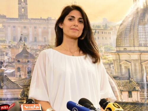 Raggi partigiana canta Bella Ciao