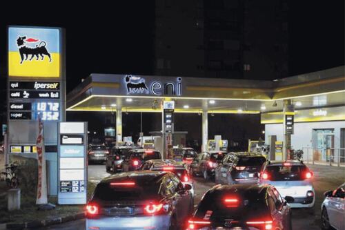 Bonus benzina da 150 euro per le fasce più deboli