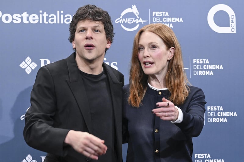 La star Julianne Moore: “Talvolta anche io voglio essere invisibile”