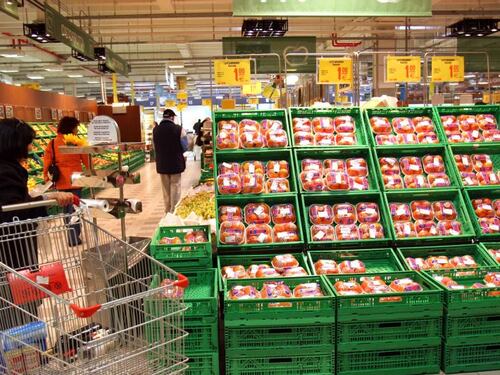 CONSUMI, INCERTEZZA BRUCIA 3,3 MILIARDI DI SPESA DELLE FAMIGLIE