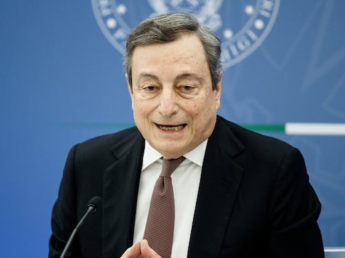 "Premier al Colle? Meglio così", cosa dice il barista di Draghi