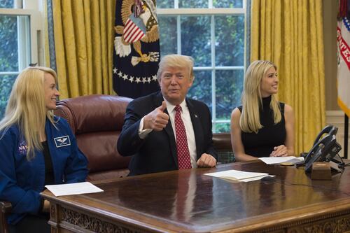 Trump lancia il "più grande taglio delle tasse della storia": aliquota al 15% per le imprese
