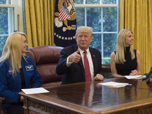 Trump lancia il "più grande taglio delle tasse della storia": aliquota al 15% per le imprese