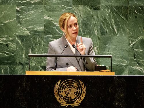 Migranti, appello di Meloni all’Onu: “Guerra globale ai trafficanti”