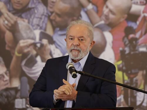 L'ex presidente del Brasile Lula fa mea culpa su Cesare Battisti: "Chiedo scusa agli italiani e al compagno Napolitano"