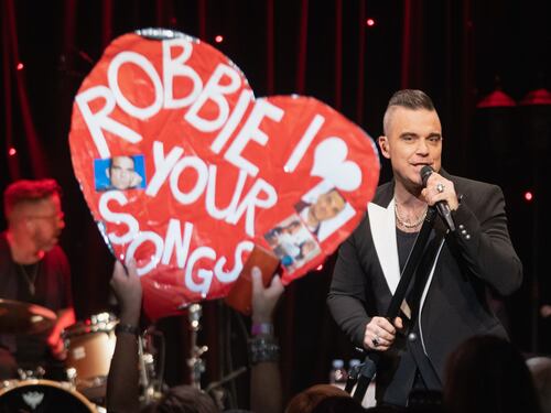 Robbie Williams: la reunion online e poi tanta tv