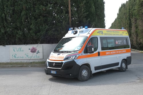 Brindisi, papà eroe salva le figlie in mare e muore annegato