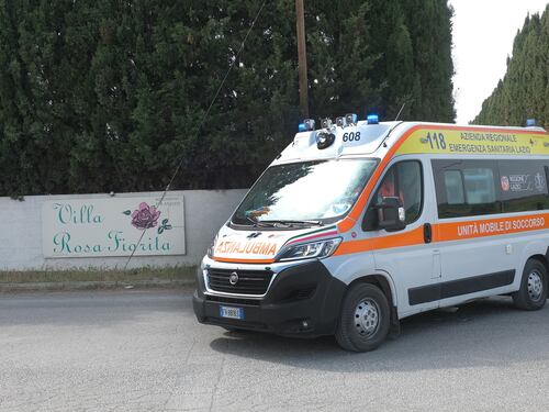 Brindisi, papà eroe salva le figlie in mare e muore annegato