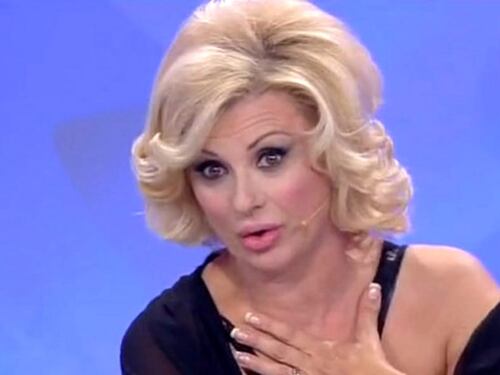 Social contro Tina Cipollari: "Regalo da mille euro al figlio bocciato"