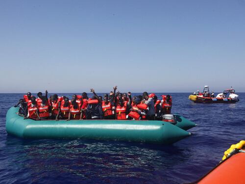 Migranti, Ong bloccate. Svolta dell'Europa sui rimpatri dei profughi